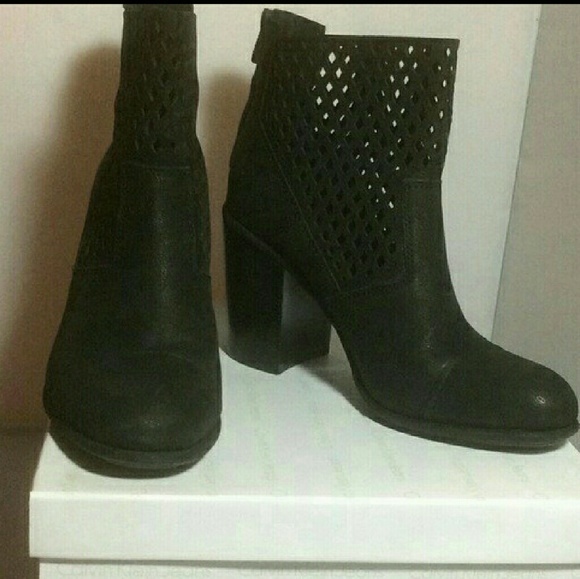 Calvin Klein Jeans Black Suede Bootie SZ 7-1/2 M - Picture 1 of 4
